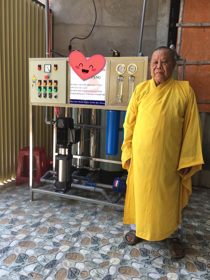 Hình ảnh máy lọc nước nhiễm mặn của HANA sau khi lắp xong và tặng cho nhà chùa